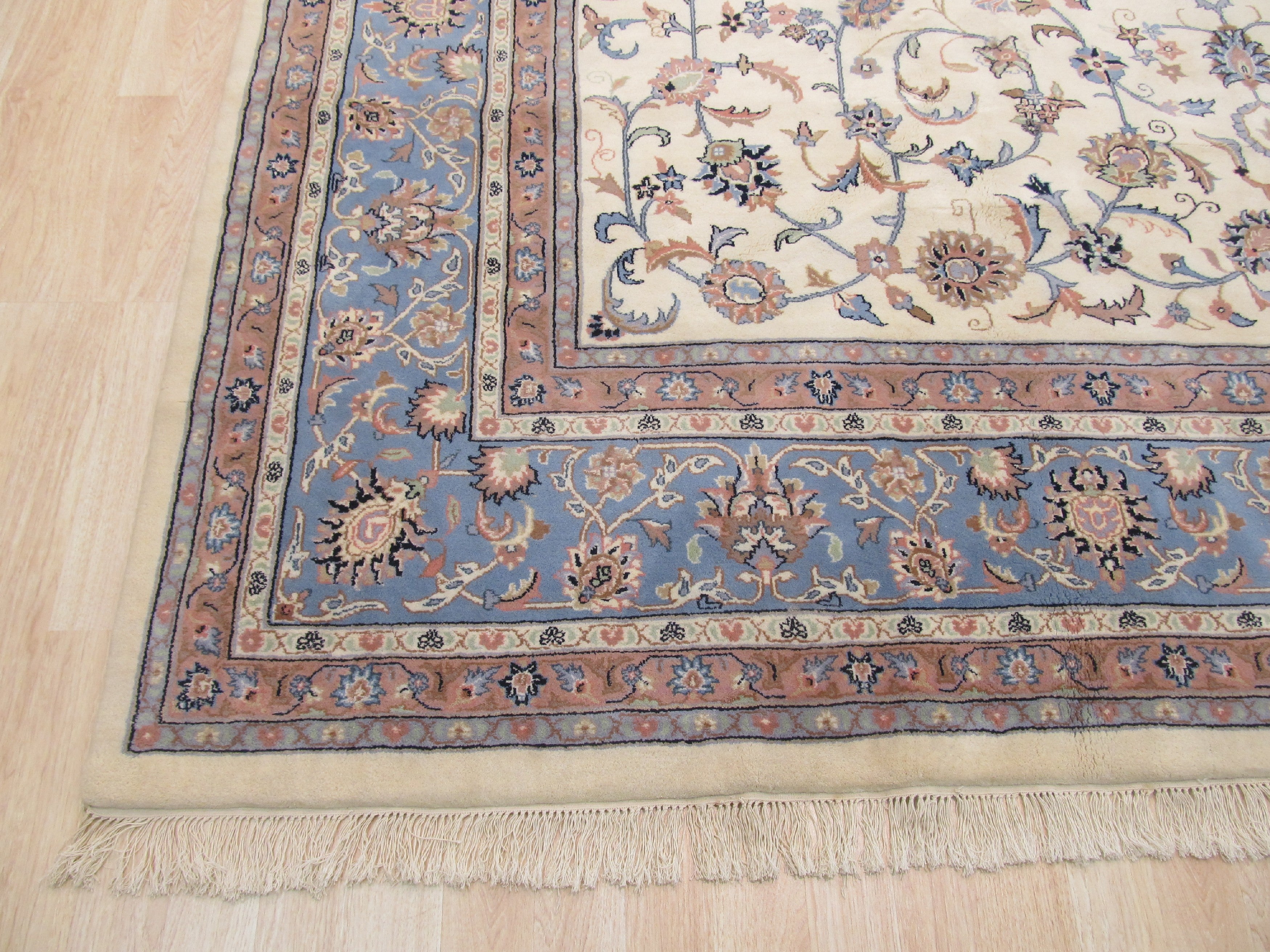 EORC Hand-knotted Wool Ivory Traditional Oriental Kashan Rug