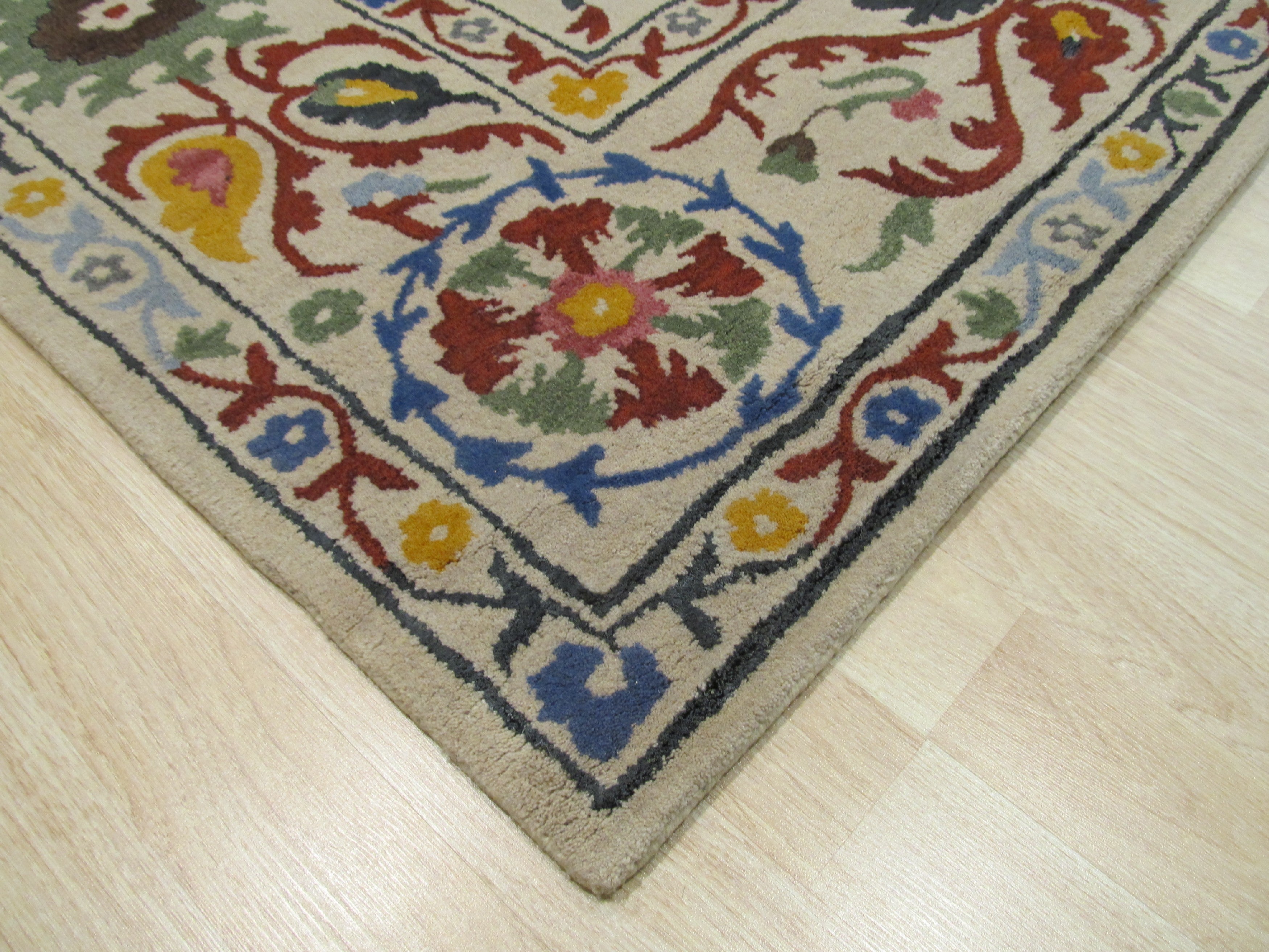 EORC Hand-tufted Wool Ivory Transitional Floral Suzani Rug