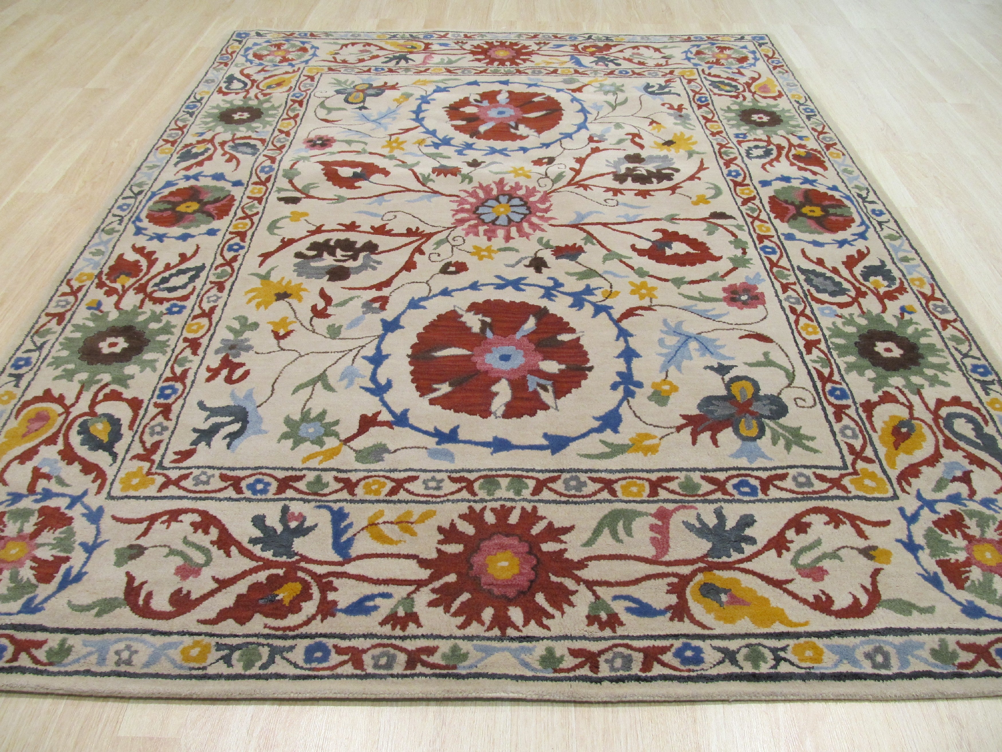 EORC Hand-tufted Wool Ivory Transitional Floral Suzani Rug