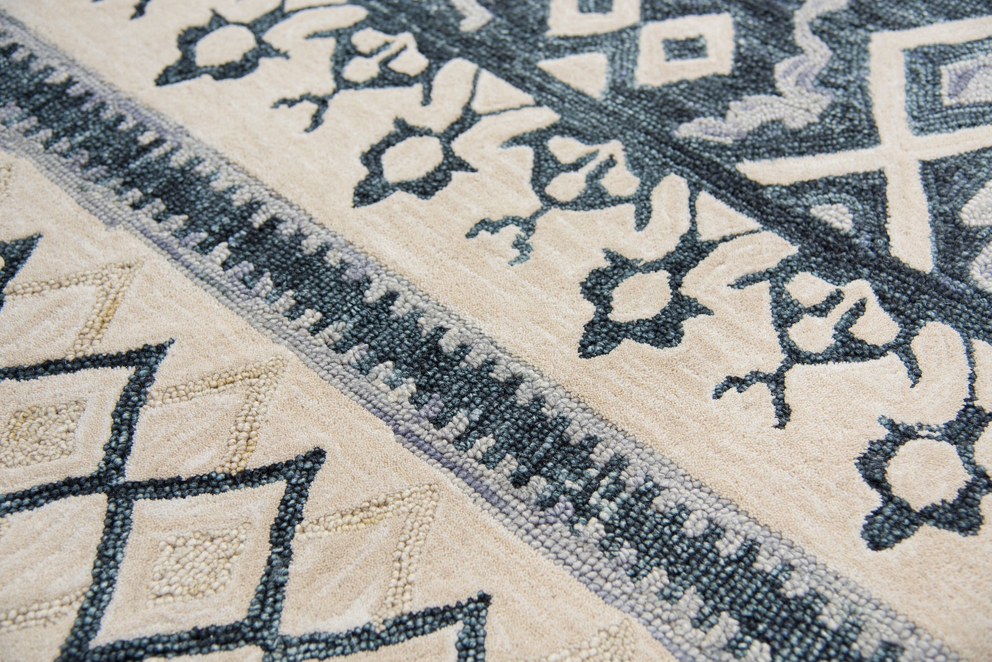Rizzy Home Opulent OU936A Natural Tribal Motif Area Rug