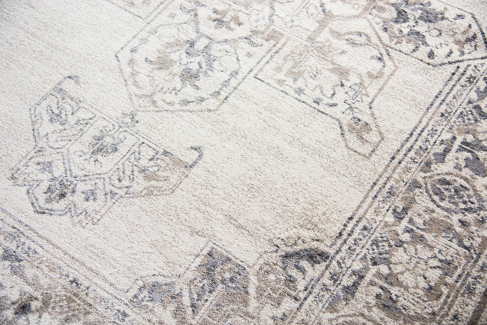 Rizzy Home Panache PN6980 Natural Central Medallion Motif Distress Area Rug
